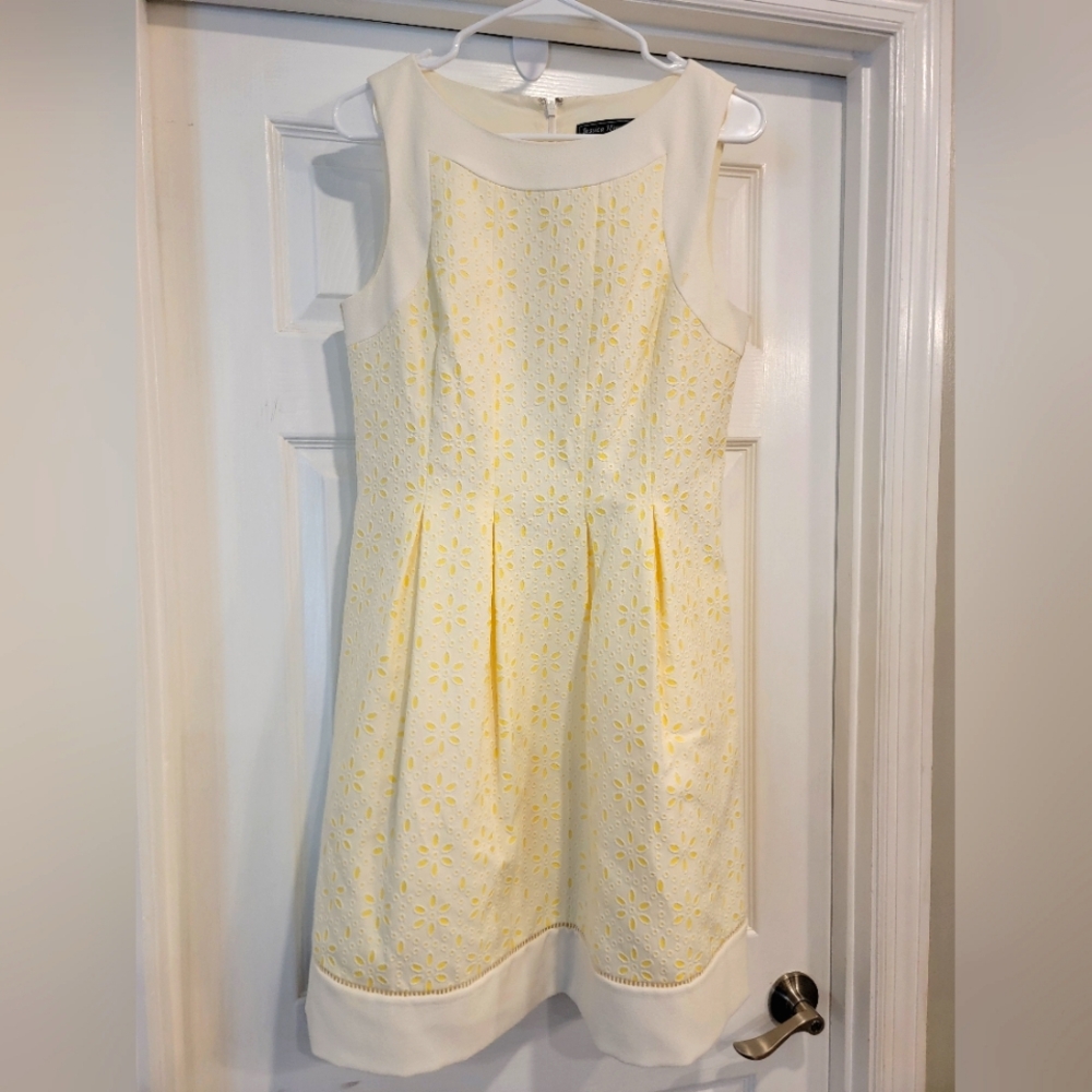 Jessica Howard size 6 eyelet dress